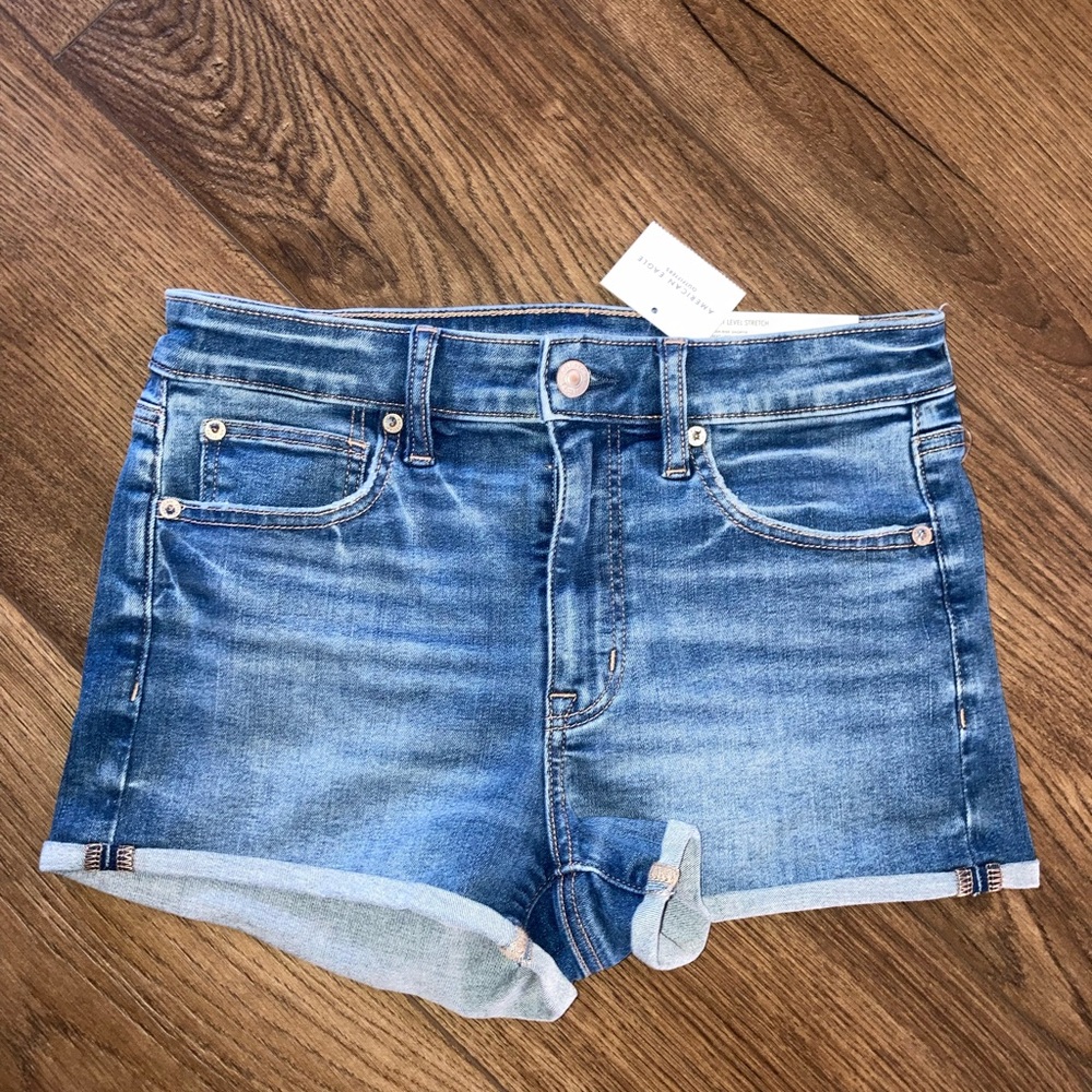 American eagle women’s Blue Denim shorts new size 6